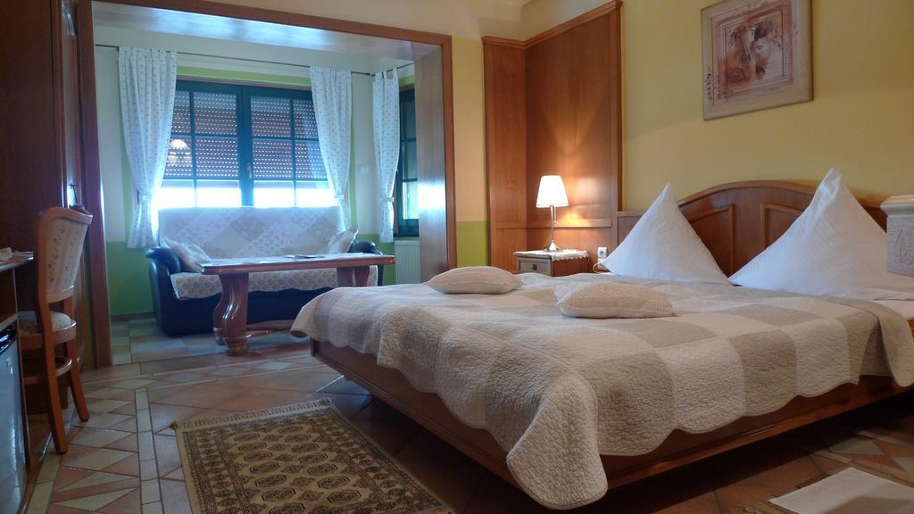 Gosciniec Stara Kuznia Hotel Debska Kuznia Room photo