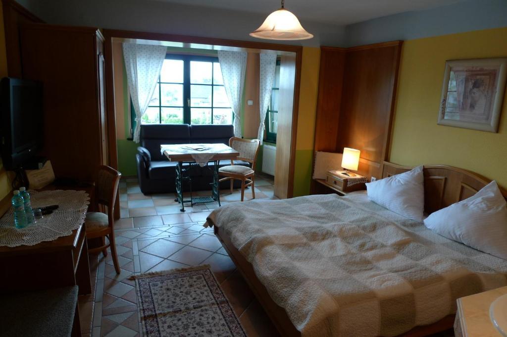 Gosciniec Stara Kuznia Hotel Debska Kuznia Room photo